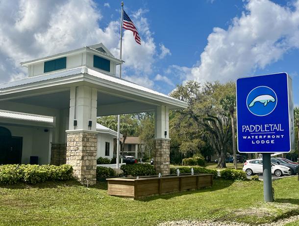 PaddleTail Waterfront Lodge