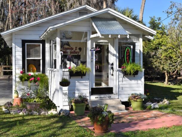 Amanda Z Studio Art Gallery