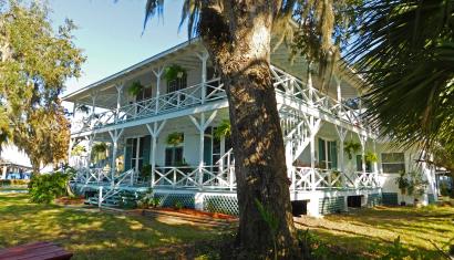 waterfront at old homosassa
