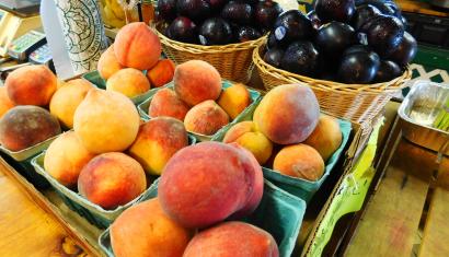 fresh fruit at farmer's market
